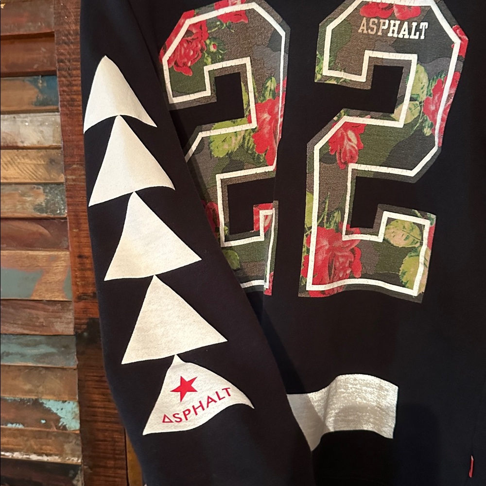 🚨Asphalt Black Crewneck Sweatshirt with Floral Number Design sleeves MED - Picture 6 of 7